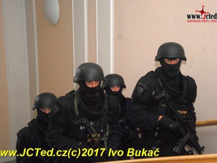 Muž z Táborska zásoboval lidi pervitinem. Přišla si pro něj zásahovka