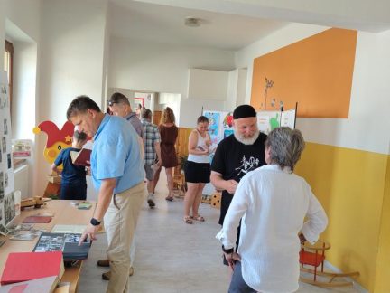 Od české menšinové školy k mateřince.  Historická budova ve Volarech slaví sto let