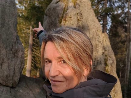 Po stopách zaniklého Zhůří. Osm kilometrů historie, vojenských stop i sklářského řemesla