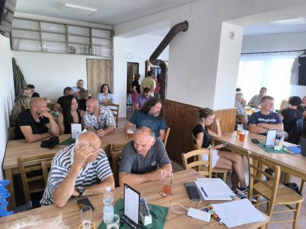 Petice a bouřlivá diskuze. Solární elektrárna a nové parcely budí vášně v Branicích