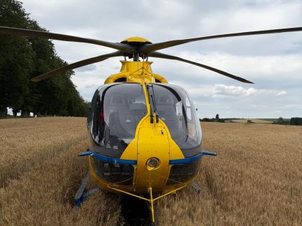 AKTUALIZOVÁNO: Tři zranění po nárazu do stromu u Hluboké nad Vltavou