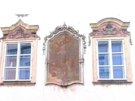 V Jindřichově Hradci prokoukne probošství nebo historická freska v Panské ulici