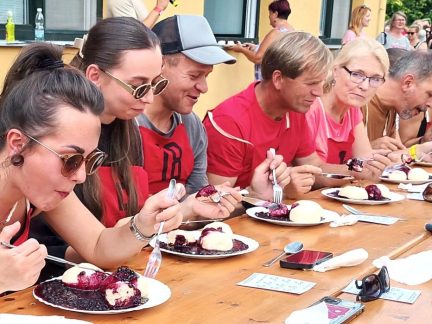 Kam o víkendu na Budějovicku: Borůvkobraní, Brazilian Fest i dřevorubecké slavnosti