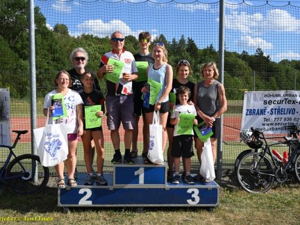 VIDEO: Sudoměřický triatlon přišel s novinkou v podobě štafet. Hlavní závod vyhrál Jan Havránek