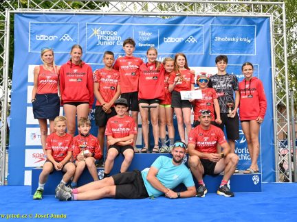 VIDEO: Táborští závodníci vybojovali v žákovských kategoriích na Táborském triatlonovém festivalu pět medailí