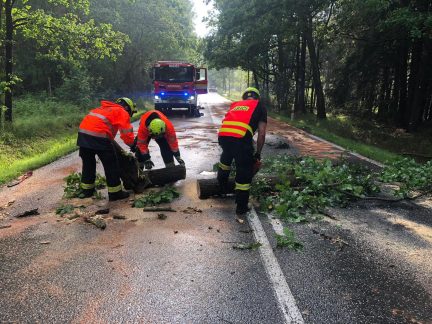 Meteorologové varují před silnými bouřkami. Na jihu Čech očekávají i kroupy