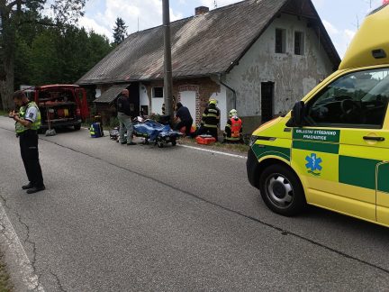 Vrtulník transportoval vážně zraněného motorkáře