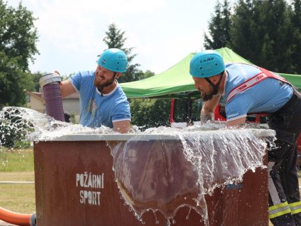Hasičská soutěž ve Zbelítově přinesla boj s větrem. Rozhodovalo i štěstí