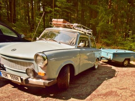 Z Děčína na jih Čech zkratkou přes Ostravu. Trabant to zvládá