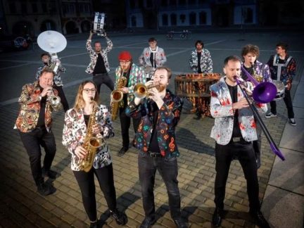 Víkend na Jindřichohradecku: Třídenní show na hranicích, večerní koncerty v parku i výpravy do divočiny