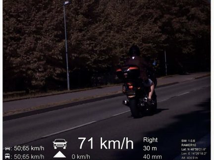 Mobilní radar v autě budějovických strážníků už odhalil desítky hříšníků
