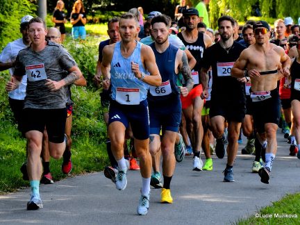 Jubilejní desátý ročník Běhu kolem Otavy ovládl Pavel Štěpáník