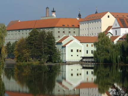 Písecké zvláštnosti: Hodiny naruby, Jelení most i město, které se rozsvítilo jako první