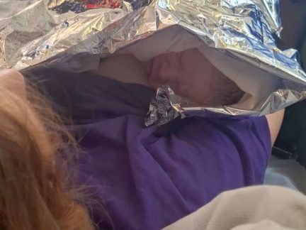 Lékař táborské záchranky při své první službě pomáhal na svět miminku v sanitce