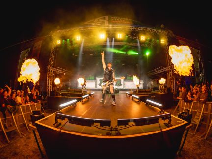 Hudební festival Hrady CZ se tento pátek a sobotu historicky poprvé představí v Hluboké nad Vltavou s Mirai, Danielem Landou, Rybičkami 48 a Mig 21