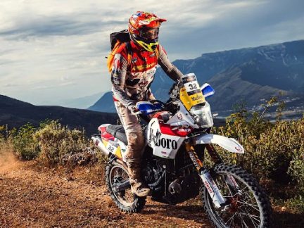 První tři dny to chtěl vzdát, dojet pro něj znamená vítězství. Radek Bareš absolvoval evropský Dakar