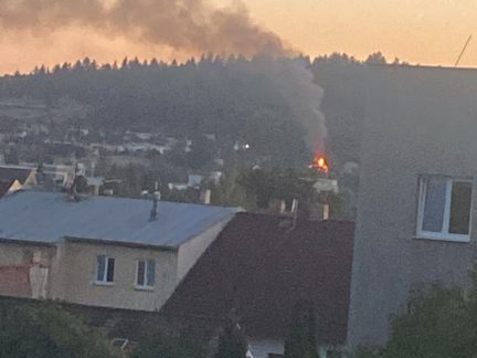V Písku byl oznámen požár vily Marta. Dům hoří v plném rozsahu. Vyhlášen je poplach druhého stupně