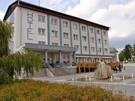 Rekonstrukce Bobíku se odkládá. Zástava hotelu podporu zastupitelů nezískala