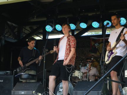 Bernartický Bernfest slaví plnoletost. Pokračuje i dnes s celou řadou kapel a divadlem