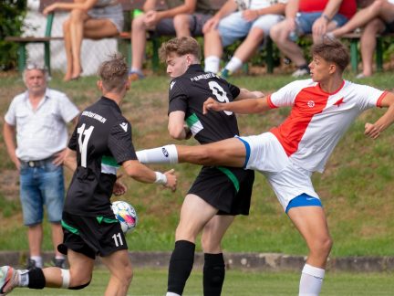 Fotbal: Budějovická Slavia vedla, pak vládl Krumlov. Slavoj vstřelil pět branek a jde v MOL Cupu dál