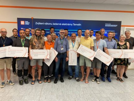Zaměstnanecké granty Nadace ČEZ pomáhají přírodě. Na jihu Čech zachraňují srnčata i včelstva