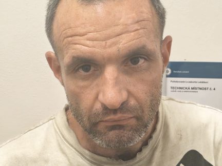 Policisté pátrají po totožnost muže nalezeného na českobudějovickém nádraží