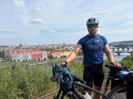 Na kole z Aše do Beskyd. Honza Reindl to zvládl, ale říká: Už nikdy bez přípravy