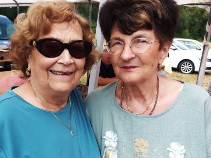 Na Údolské slavnosti mířili i rodáci, 84 letá Jana Hlaváčová vážila cestu ze Zlína, aby objala spolužačku