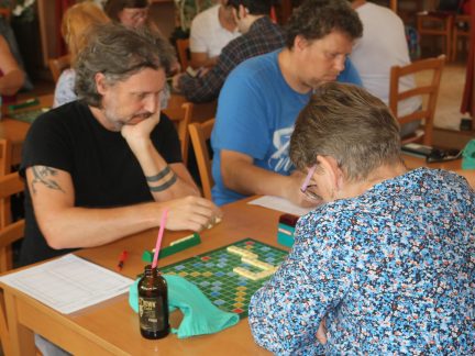 Kvalifikační turnaj ve hře scrabble přilákal do Stádlce na Táborsku hráče z celé republiky