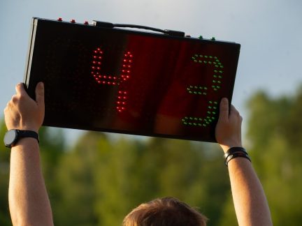 Fotbal: Deset sekund na střídání, minuta po ošetření. Nová pravidla zasáhnou i nižší soutěže