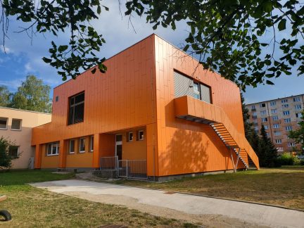 Stavební firma poslala Základní uměleckou školu v Sezimově Ústí do exekuce