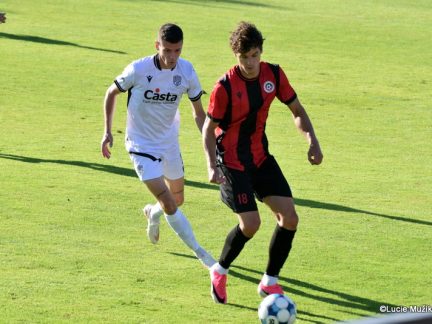 Příbramský Spartak kousal i v deseti, Písek si ale postup v poháru pohlídal
