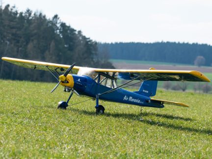 Modelář Bohumil Chochole podle konstrukčních výkresů postavil letadlo L 60 Brigadýr