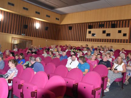 VIDEO: Bechyňské slavnosti odstartovaly. Patrioti si užili promítání starých filmů a fotografií