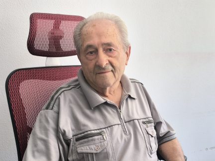 Nepřipouštět si starosti, které nemůžeme ovlivnit, radí účetní milevských včelařů čerstvý devadesátník Dušan Ressel