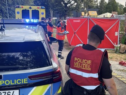 Policie vyšetřuje v Českých Budějovicích násilný čin. Žena po útoku zemřela