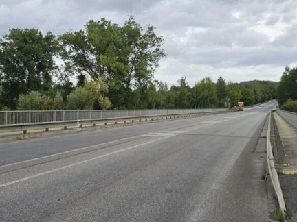 Řidiči musí v těchto dnech počítat s omezením na mostě v Rájově