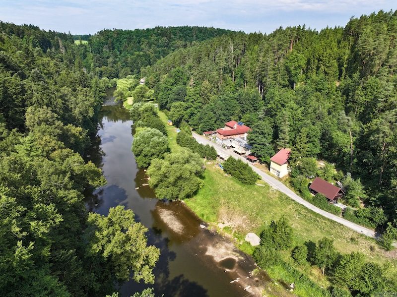 Prodej restaurace Harrachovky na břehu Lužnice  poblíž Tábora.-3
