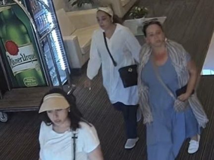 Cizinka přišla v budějovickém hotelu o peníze. Policie pátrá po totožnosti tří žen