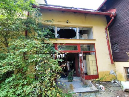 Bývalý Camp hotel Hruštice: Místo dětí řádí v bývalém pionýrském táboře bezdomovci a vandalové