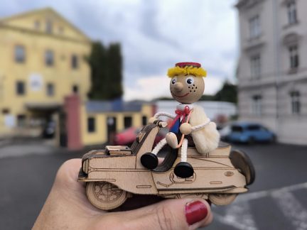 Když dudák jede na praseti, průhledný Velorex i stovky motorek ČZ. Přádelna ve Strakonicích otevře své poklady