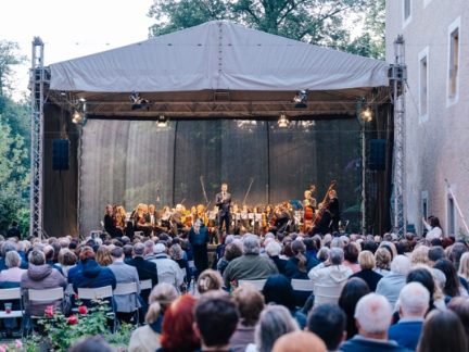 Víkend na Strakonicku: Koncert, film, divadlo, projížďka na bicyklech i sousedské setkání