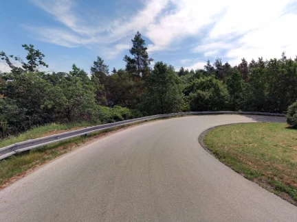 Policie hledá svědky střetu cyklisty a auta na Táborsku