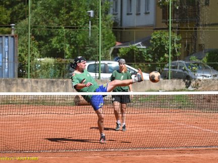 VIDEO: Nohejbalový memoriál v areálu TJ Lužnice přilákal mistra světa. Vilém Ungermann se radoval z třetího místa