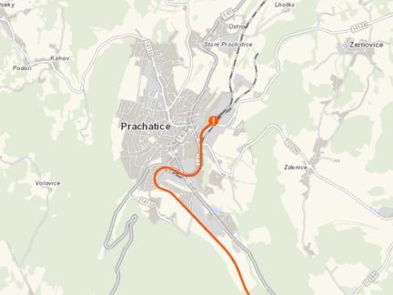 Vlak se střetl s automobilem na přejezdu, trať mezi Prachaticemi a Chroboly je uzavřena