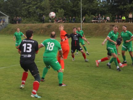 Start okresních soutěží opepřil střet sousedů, výhru v něm slavili fotbalisté Myslkovic