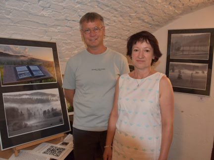 Když dva dělají totéž, není to totéž. Důkazem jsou fotografie manželů Jedličkových na milevské výstavě