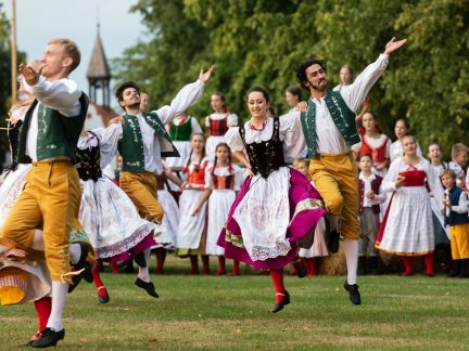 Holašovice se promění v kulisy nejslavnější české opery Prodaná nevěsta