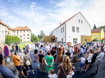 Historická Čáhovina v Trhových Svinech se proměnila v moderní zázemí pro děti