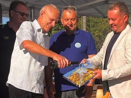 Dražické loučení s létem: Fotbalová prohra, ale slavnostní křest knihy, která mapuje duši obce